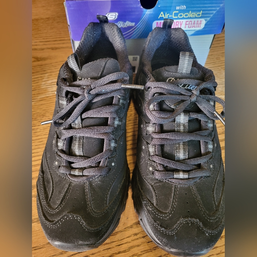 NIB SKECHERS D' Lites With Memory Foam